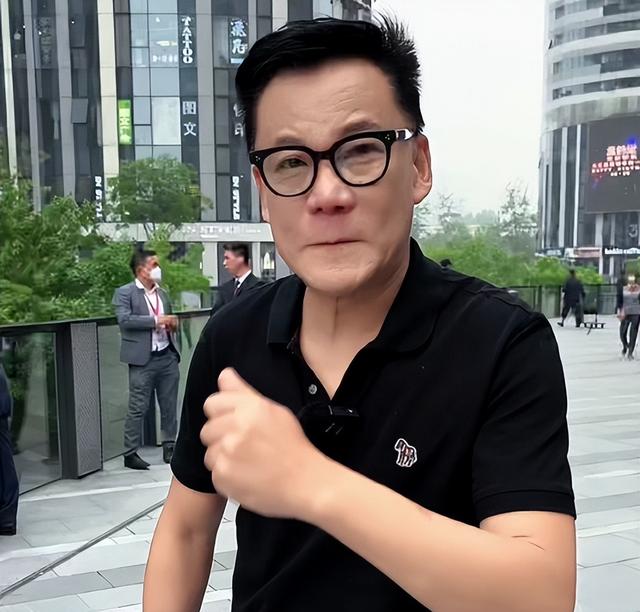 演都不演了？李国庆给李亚鹏捐款不到24小时，恶心的一幕出现了