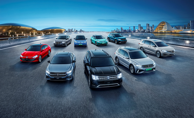 开油车的笑了，开电车的慌了？2026油电新政实锤	，税费规则全变了