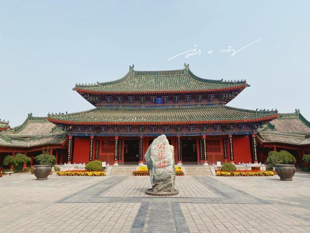 南方游客打卡河南“开封府”景区，惊呼：怎么这么新？