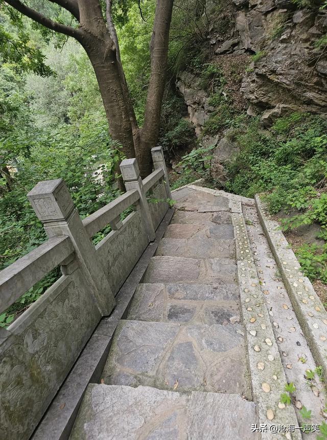 大山深处的石阶，待到征服人，等待有缘人，等待有情人