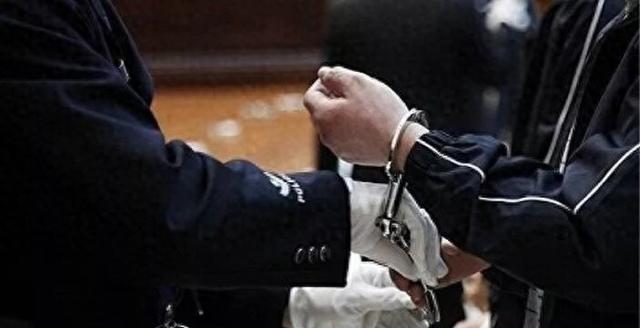 300亿大案！公安部出手，这帮吃人不吐骨头的“吸血鬼	”终于凉了