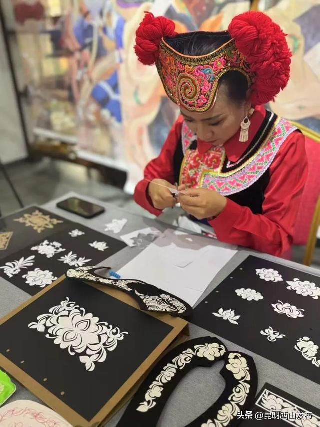 在昆明这个“非遗乐园”，我亲手捏出瓦猫、染出蓝花布，把老手艺玩成了新乐趣！