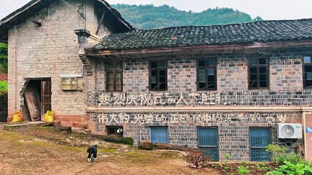 云阳养鹿镇:一江碧水,两岸春秋