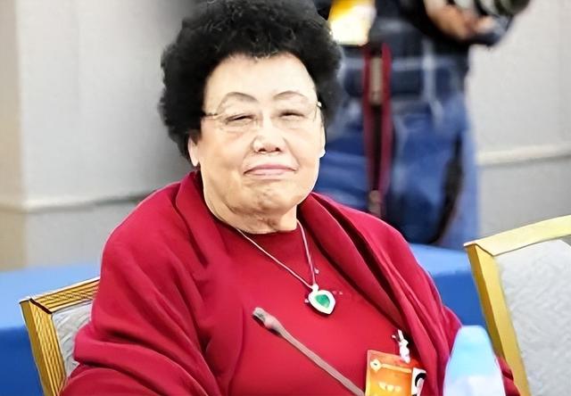 身价过百亿，坐拥北京一条街，出门私人飞机，京圈富婆都有谁?