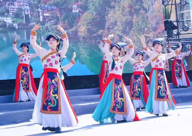陇原赏秋韵 相约官鹅沟 2025甘肃秋冬季旅游推介会解锁陇原秋日美景