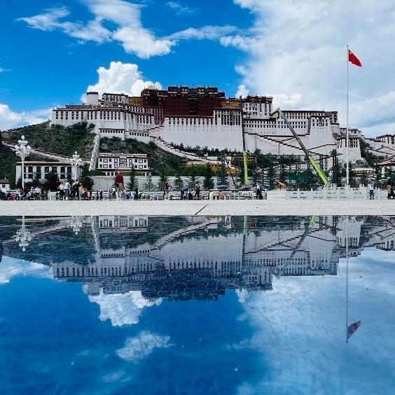 我是上海人，游布达拉宫先做足功课，白天赏景晚上听历史故事