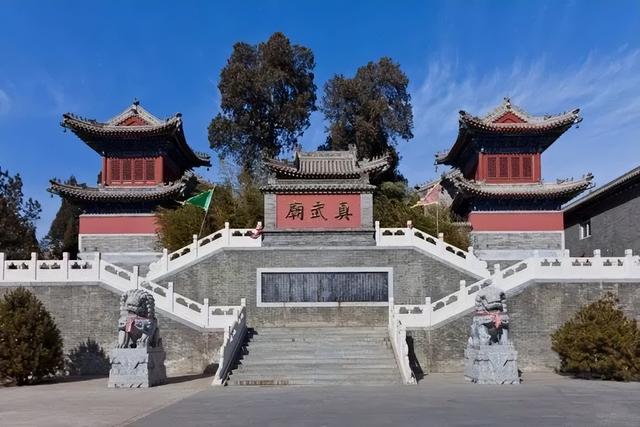 憋屈的国宝：用七千斤名玉打造，被当咸菜缸，装了三百年咸菜