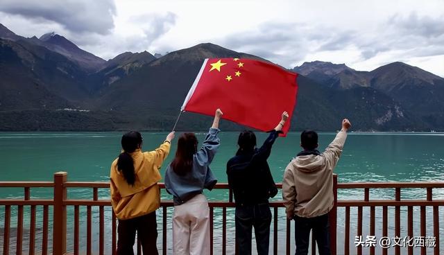 治愈到犯规！西藏这座小城5种 “会呼吸” 的颜色，抚平所有不安焦虑