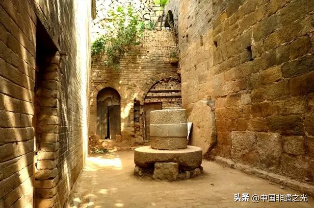 山西的深山里藏着一个400年神秘古堡，被称为民间军事工程的顶峰之作