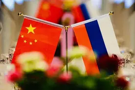 美国在亚太放火，中俄岂能无动于衷，一文一武在美国后院打起配合图片