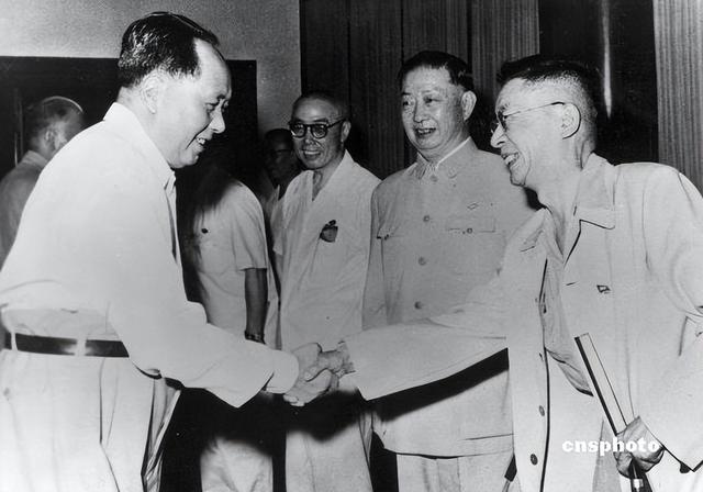 蒋介石临终前告诉蒋经国：我这一生只敬佩一人，畏惧两人!