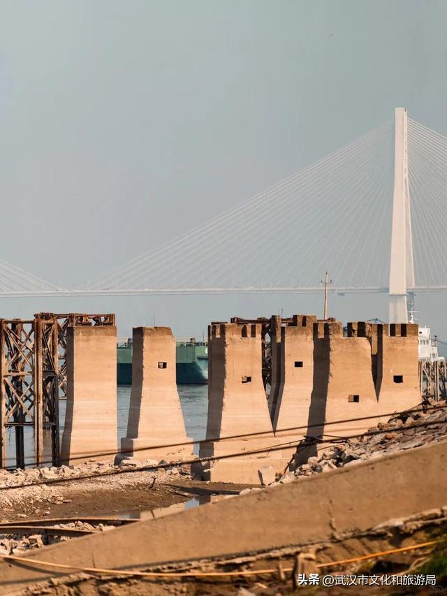 长江水位下降，武汉的秘密藏不住了！