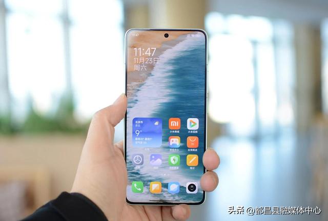 2025“性能封神”的3款中端手机，512GB价真香，用到2031年