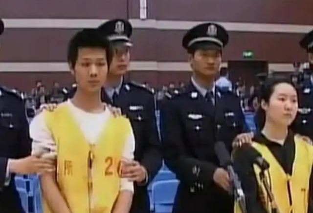 郑州一女护士被判死刑，临刑前突然喜极而泣，只因男友改判死缓