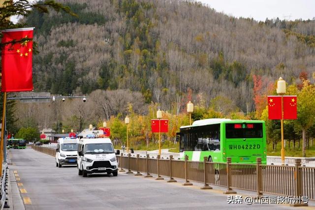 国庆假期第三天 五台山景区迎客流高峰多举措 保障游览秩序