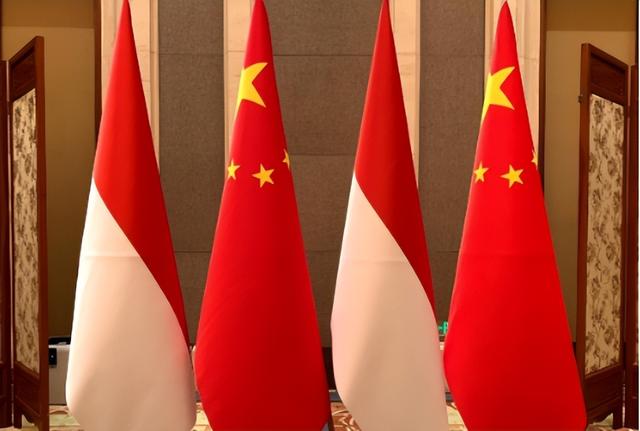 印尼总统看完阅兵，决定将他们拖了30年，价值5800亿的项目给中国