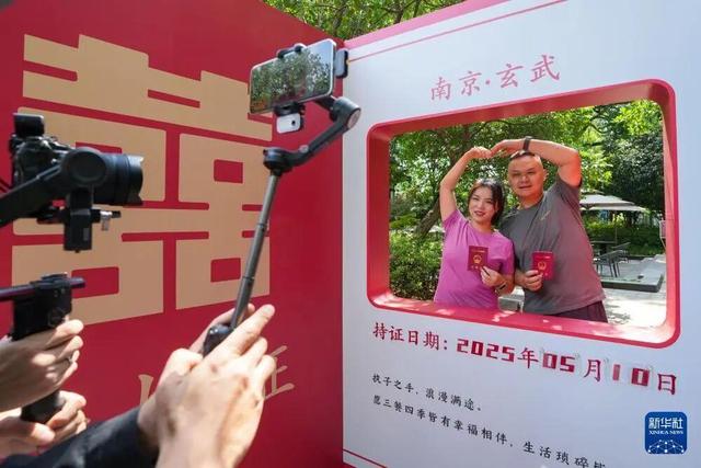 新疆天山天池景区明日启用婚姻登记站，登记结婚终身免门票，国内已有多个景区先行