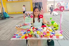 “罕见瓷娃娃”是“女超人”，她带领病友学编织创业图片