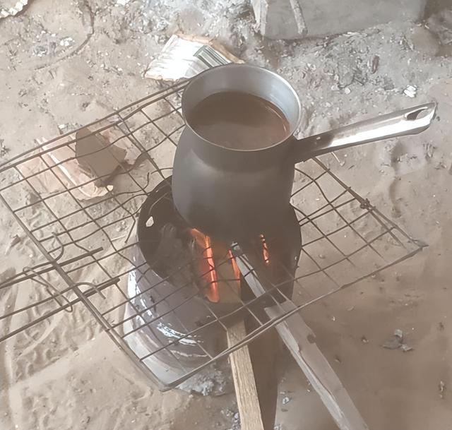 炸弹摧毁房子，饥饿掐住命根，加沙人的生活远比死亡更加残酷