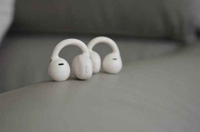 好家伙！AI风竟然吹到了蓝牙耳机，雷登A7耳夹式耳机上手试玩