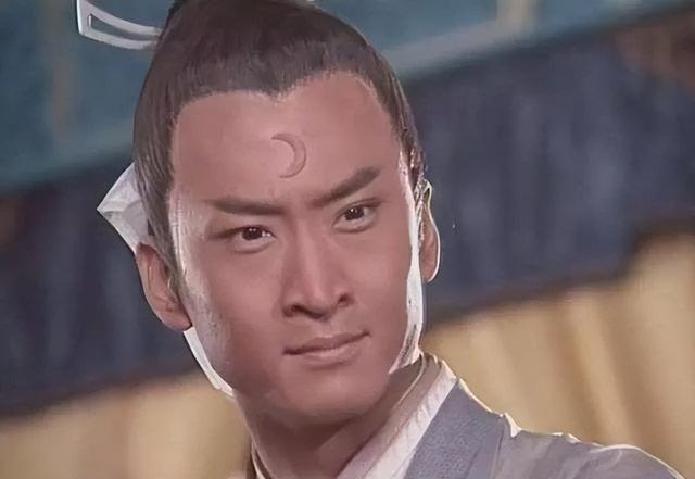 陪玩陪睡只是冰山一角？继向太后，周杰再曝潜规则，连杨紫也遭殃