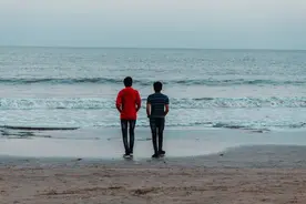 中年以后，和激活你的人在一起图片