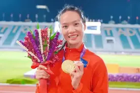 被打工耽误的短跑一姐：18岁还在端盘子，20岁起跑就称霸亚洲田径图片