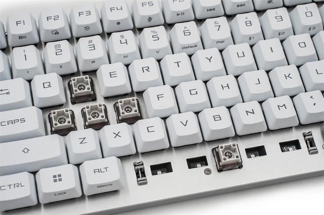 自带屏幕的主机—联力207D+9950X3D+ROG B850-F+索泰5070Ti装机