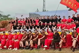 热烈欢迎唐河县端阳婚庆公司来到太平唐梓山景区主持开展文艺活动图片