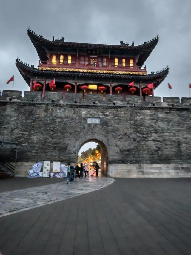 2025北京到海南行程第六天：雨中游襄阳荆州古城，有遗憾有收获