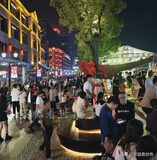 宁波老外滩夜市：中国经济的缩影