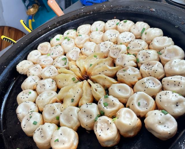 印度美女来中国旅游，第一天就破防：他们卫生条件怎么会这么好？