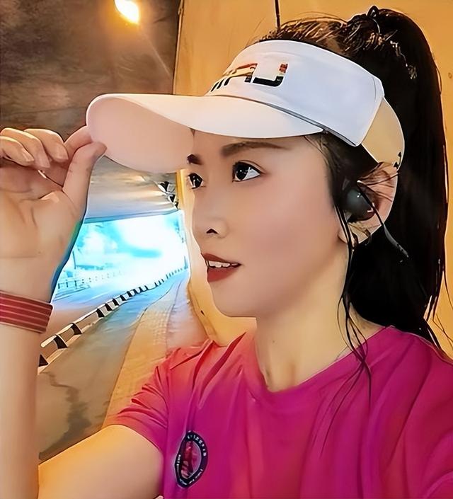 贵州跑圈“女神”李绍艳去世，年仅30岁	，多次在马路上逆行摆拍