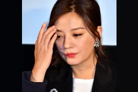事业没了，婚也离了，49岁赵薇近况再曝！这一次，她值得同情吗？图片