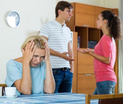 我和男闺蜜去看午夜场电影，散场后，却看见老公在影院门口