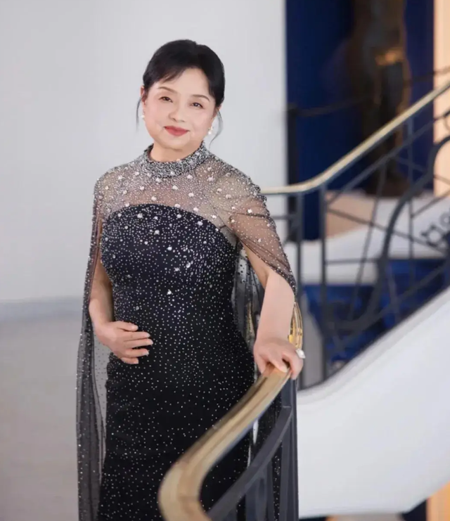 相由心生！61岁苏敏自驾游5年后简直不敢认，网友：这16万花得值