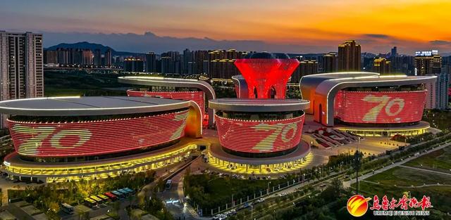 来自乌鲁木齐的浪漫！整座城市都在发光
