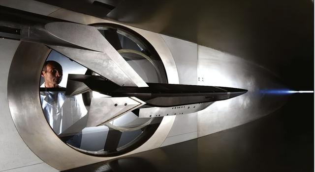 狂砸120亿，美高超音速导弹却再次延期部署，和中国差距超过10年