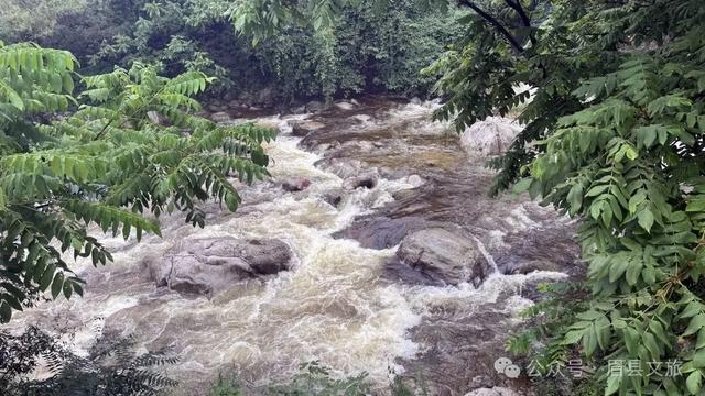 静秋雨韵:红河谷的诗意洗礼