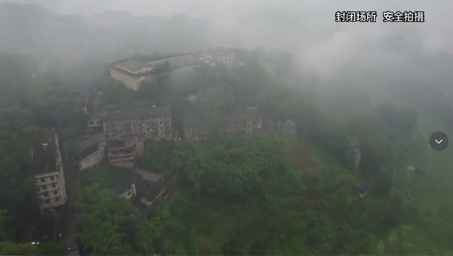 江津寂静的军工厂旧址，昔日保密军事化管理，如今搬离楼房垮塌