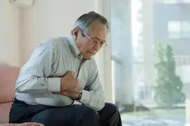 不论男女,近期频繁出现这3个症状，小心是“心梗信号”！立即检查图片