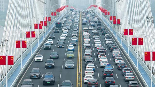 奔腾的中国：2025国庆中秋长假出行消费报告