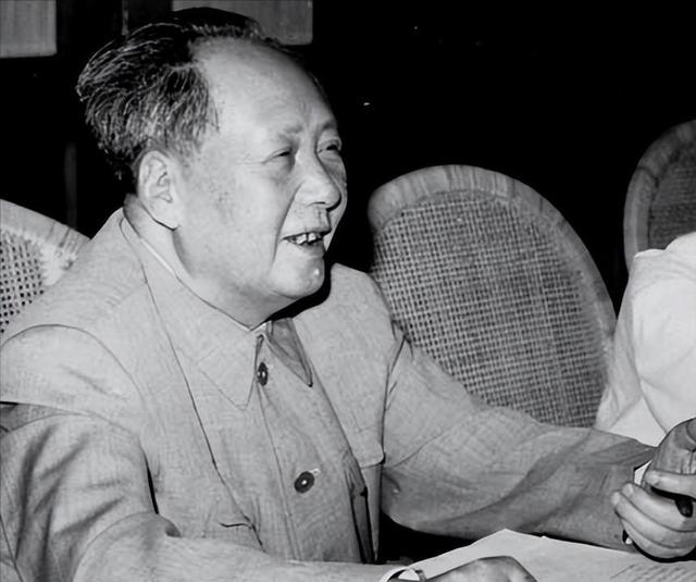 陈赓向主席介绍一人：这我兄弟，毛主席：你可知道他是我什么人？