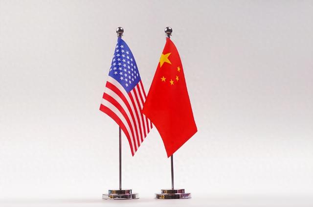 中美上桌谈判前	，特朗普通知中国，一个不变，白宫已踢走反华官员