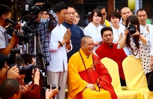 拔出萝卜带出泥！释永信老底被扒，原来身披16万袈裟只是冰山一角
