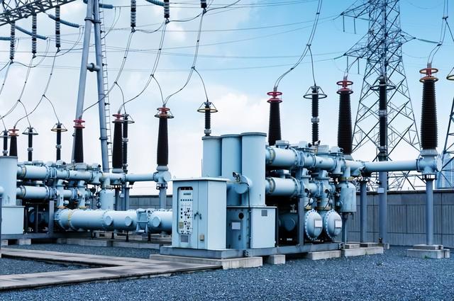 马斯克预言成真！全球抢购中国变压器，美国加税104%反被卡脖子