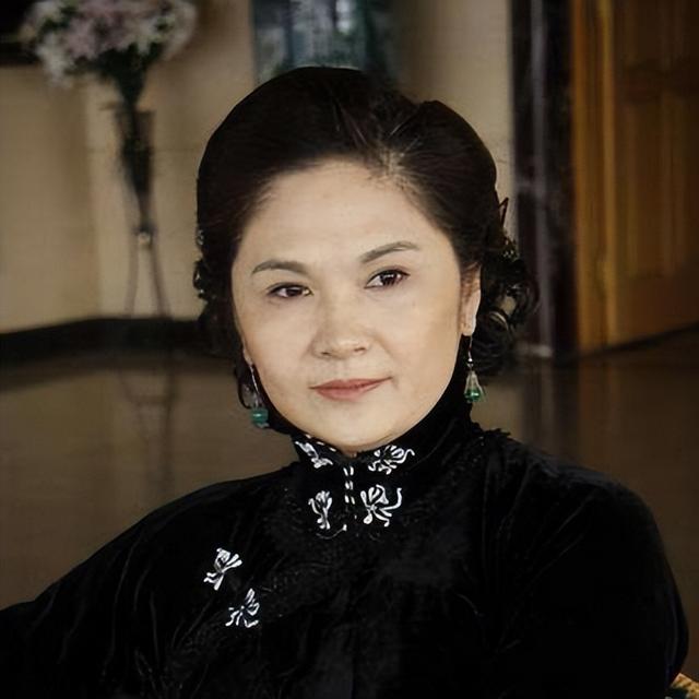 80年代家喻户晓的女演员，嫁给军委副主席儿子，离婚后混得如何？