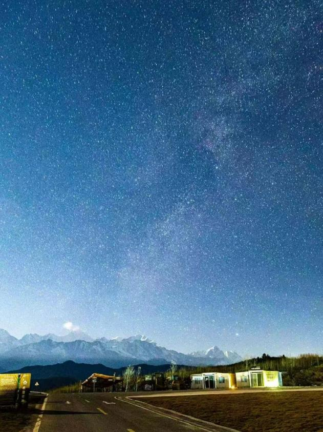 在雅安！！这么美的雪景我当然狠狠宣传啊啊啊！！