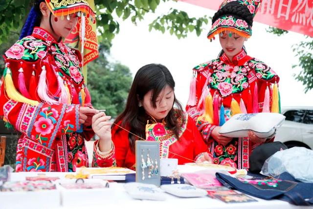 奔赴南宝山羌年庆典，邂逅“云上民族”的千年浪漫