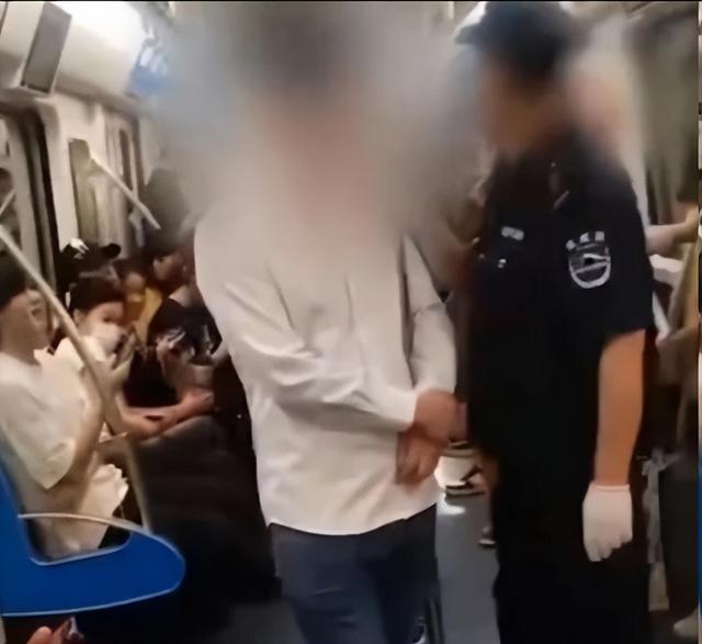 地铁诬陷案二审结束不到24小时，当事人再发声，被告两女彻底社死